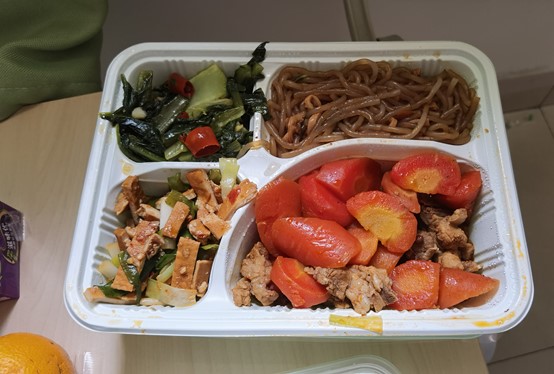 午餐  