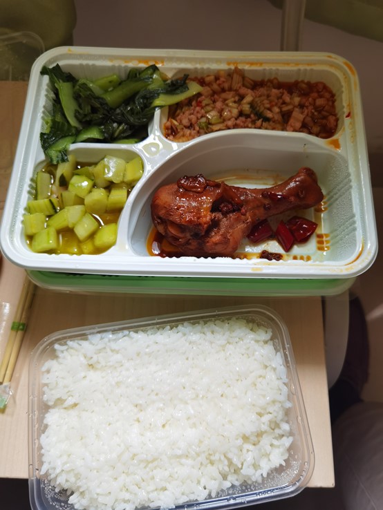 晚餐  